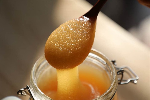 蜂蜜發(fā)酵了怎么處理？吃了變質(zhì)的蜂蜜會怎樣？
