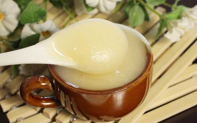  東北黑蜂椴樹(shù)雪蜜怎么辨別好壞（東北黑蜂雪蜜怎么鑒別真假）