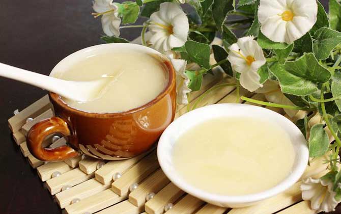  東北黑蜂椴樹(shù)雪蜜怎么辨別好壞（東北黑蜂雪蜜怎么鑒別真假）