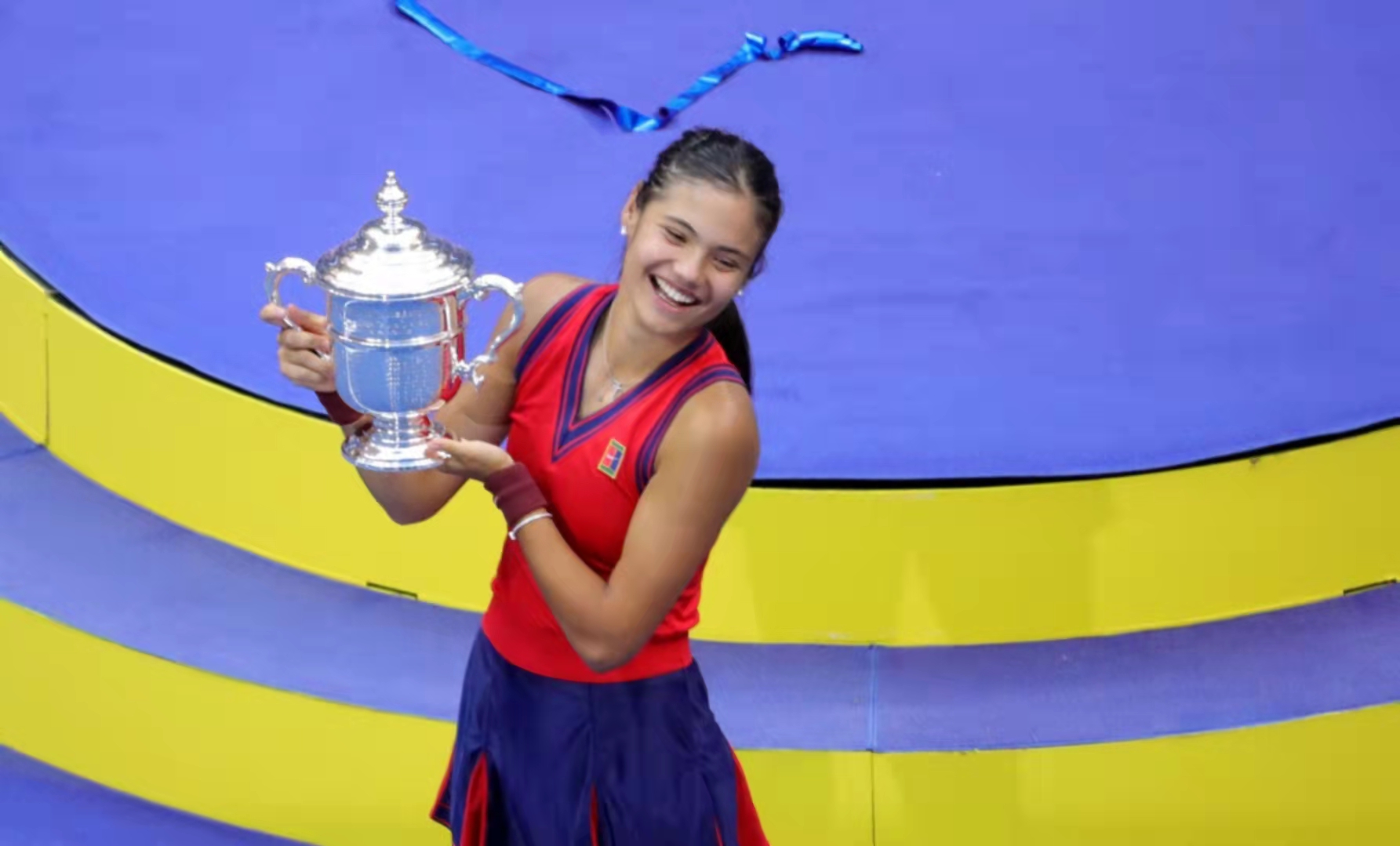 18歲華裔小將美網(wǎng)奪冠！高顏值被指似選美冠軍，開口東北話太親切