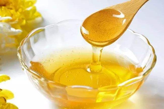 【蜂蜜美容】蜂蜜水洗臉有沒有副作用呢？會造成什么傷害呢？